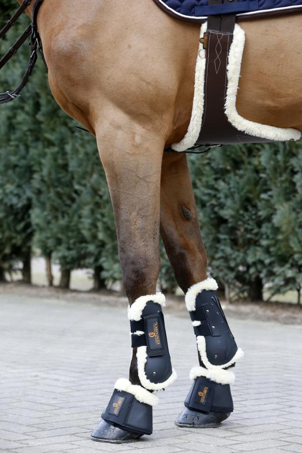 Kentucky Horsewear Stollengurt mit Lammfell Sattelgurt