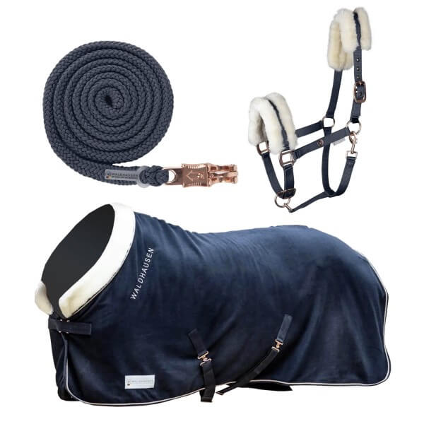 Basic Stall Set - Halfter, Strick & Abschwitzdecke Modern Rosé Nachtblau Basic Stall Set - Halfter, Strick & Abschwitzdecke Modern Rosé Nachtblau
