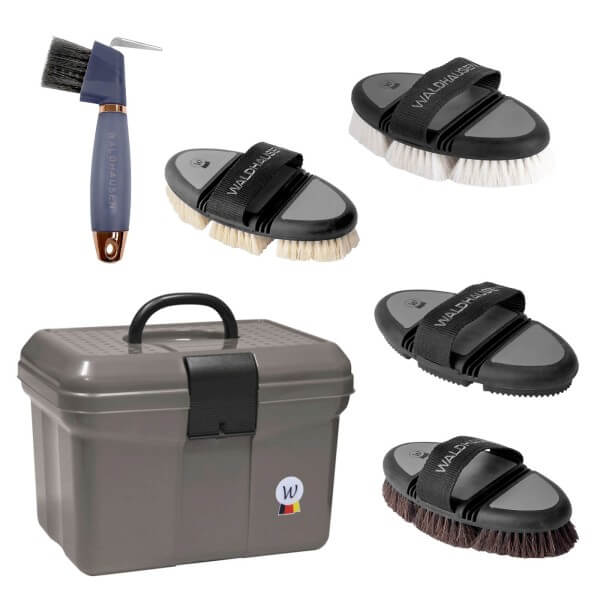 Putzzeug Set - Putzkiste, Kardätsche, Striegel, Hufkratzer, Wurzel- & Glanzbürste Putzzeug Set - Putzkiste, Kardätsche, Striegel, Hufkratzer, Wurzel- & Glanzbürste
