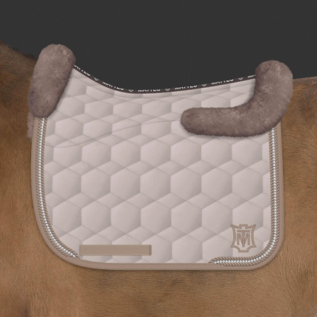 Mattes Schabracke Dressur Steppstoff Glanz Walnuss Glitzer Dressurschabracke Mattes Schabracke Dressur Steppstoff Glanz Walnuss Glitzer Dressurschabracke