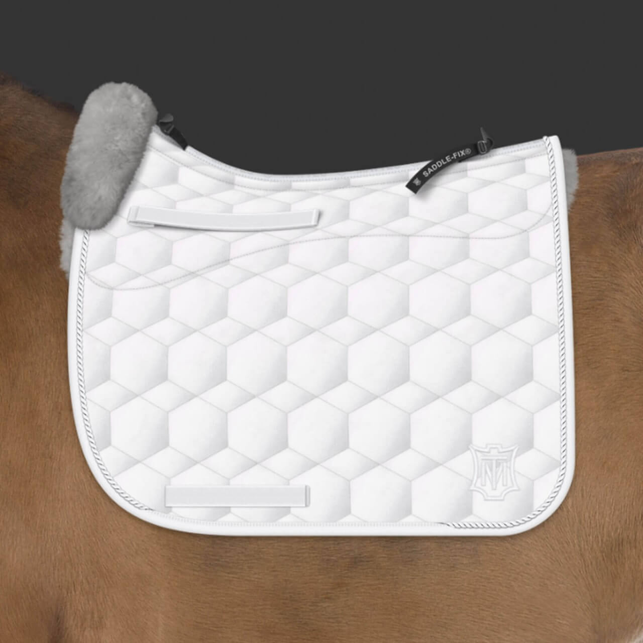 Mattes Schabracke Dressur Steppstoff Glanz Weiß/ Grau Turnierschabracke Mattes Schabracke Dressur Steppstoff Glanz Weiß/ Grau Turnierschabracke